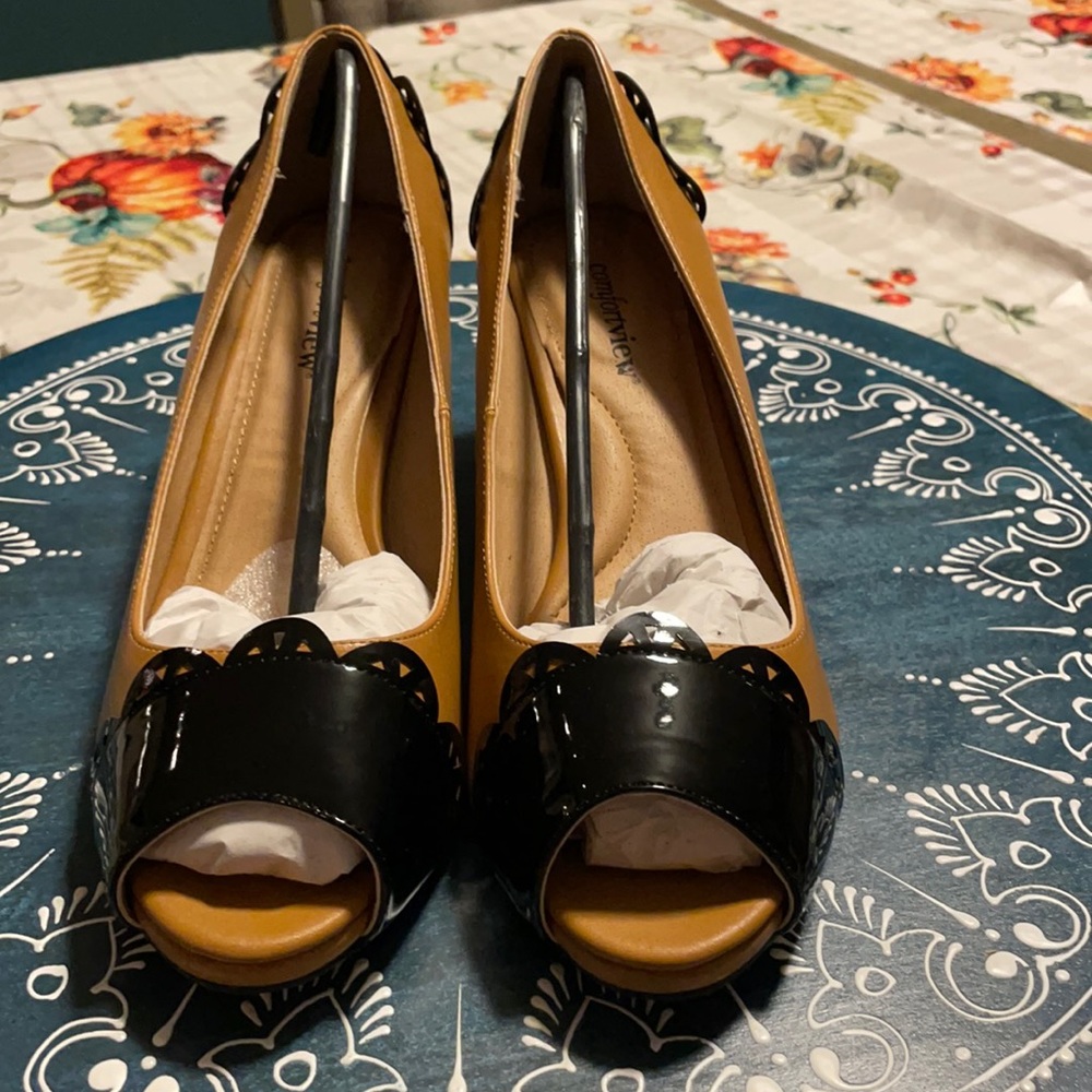 Comfort view heels